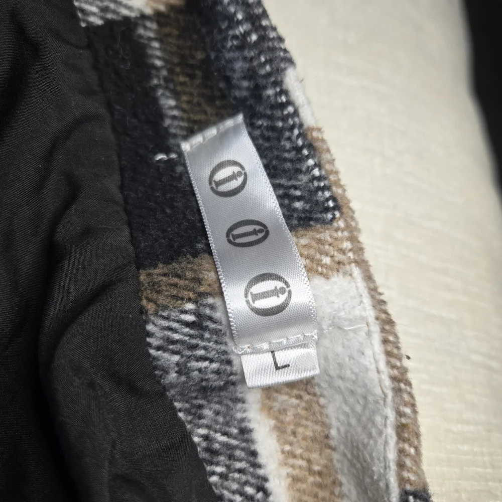 Chic Plaid Mini Skirt in Tan and Black - Picture 4 of 4